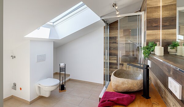 Propiedad especial de 9 habitaciones | 70406 | Gästebad Dachgeschoss