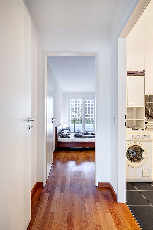 Apartamento de 2.5 habitaciones | 70020 | Flur Blickrichtung Schlafzimmer und Bad