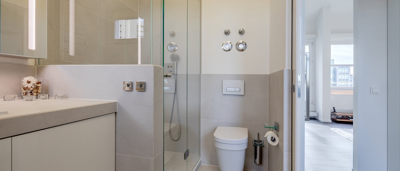 ático con terraza München Arabellapark 04 baño 11226