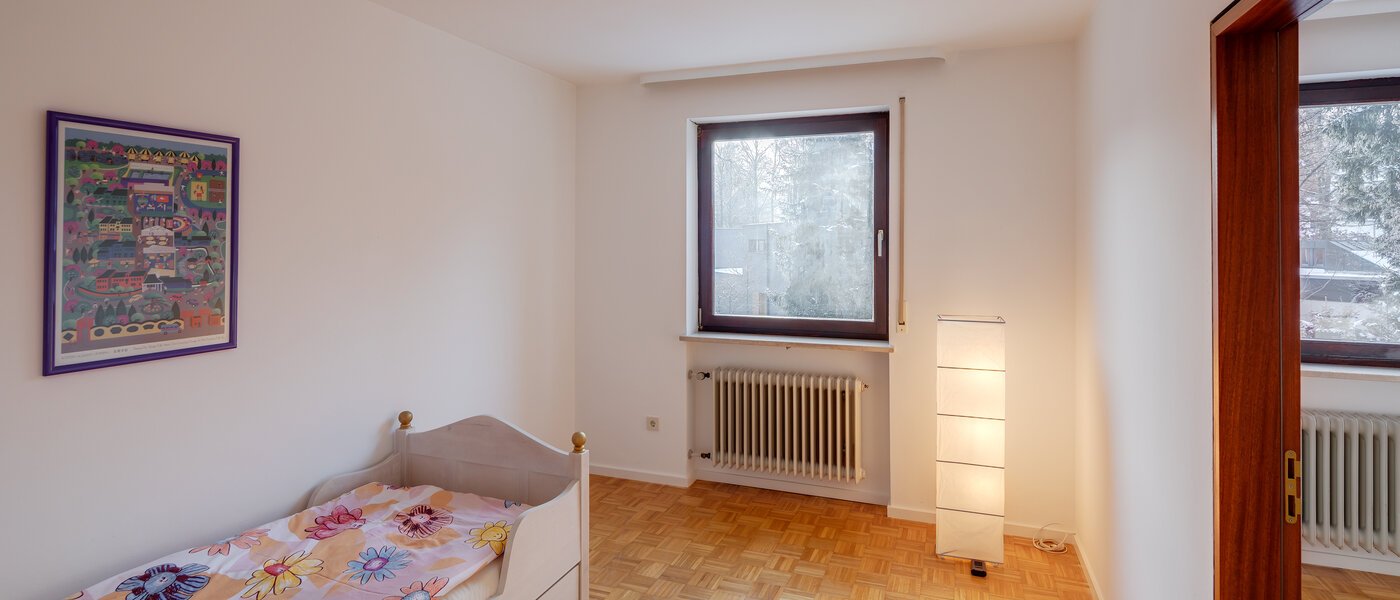 chalet adosado en esquina München Obersendling 02 cuarto infantil 12456
