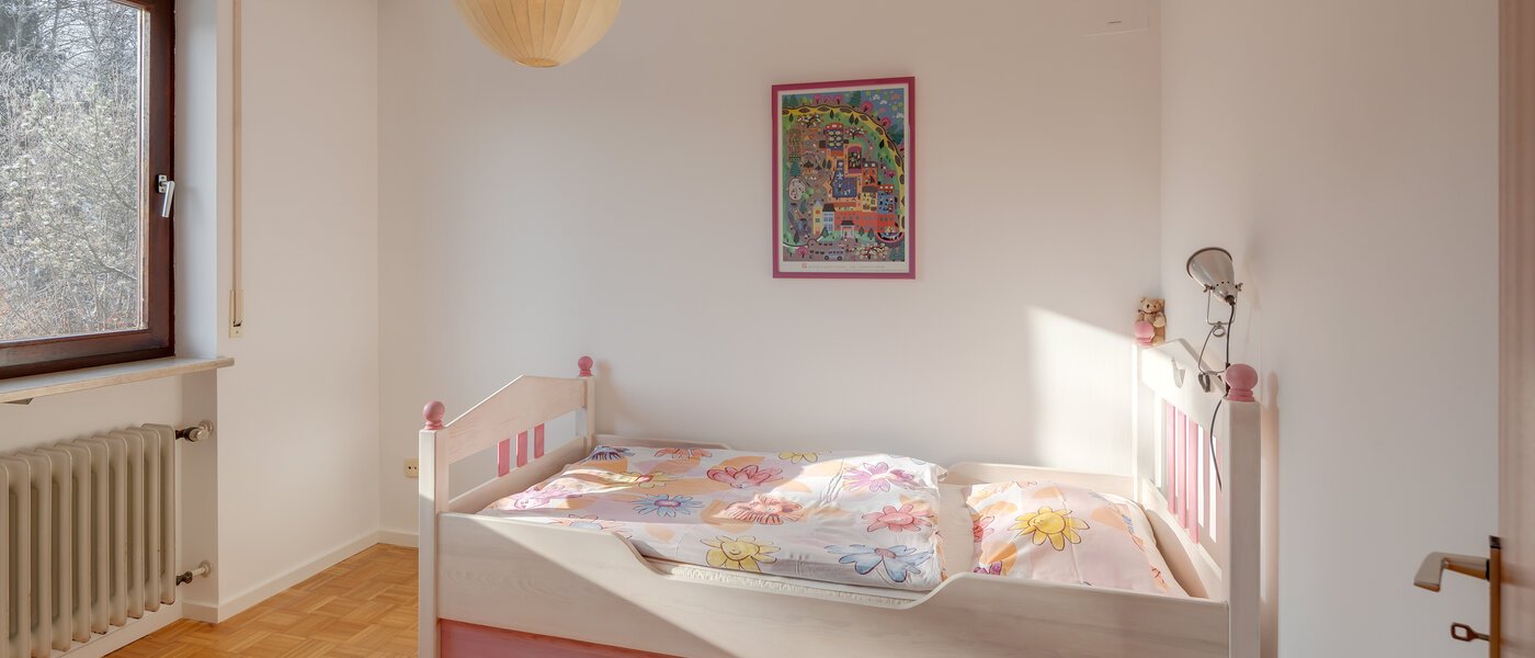 chalet adosado en esquina München Obersendling 01 2. cuarto infantil 12456