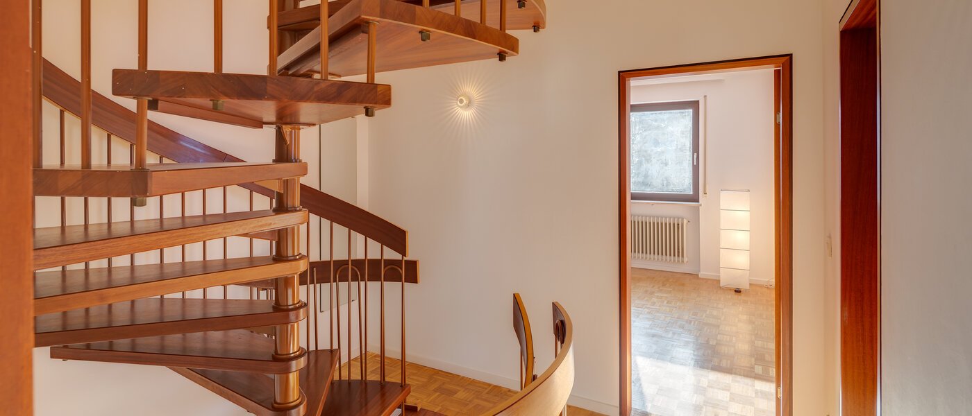 chalet adosado en esquina München Obersendling 02 pasillo 12456