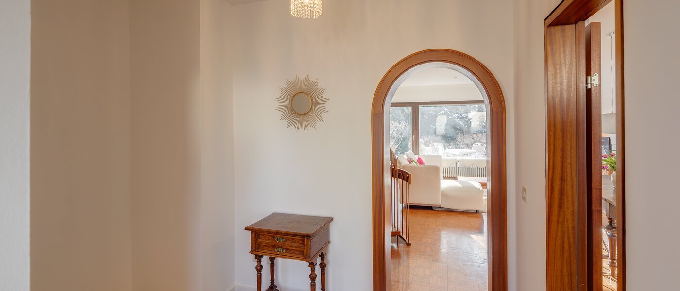 chalet adosado en esquina München Obersendling 04 pasillo 12456