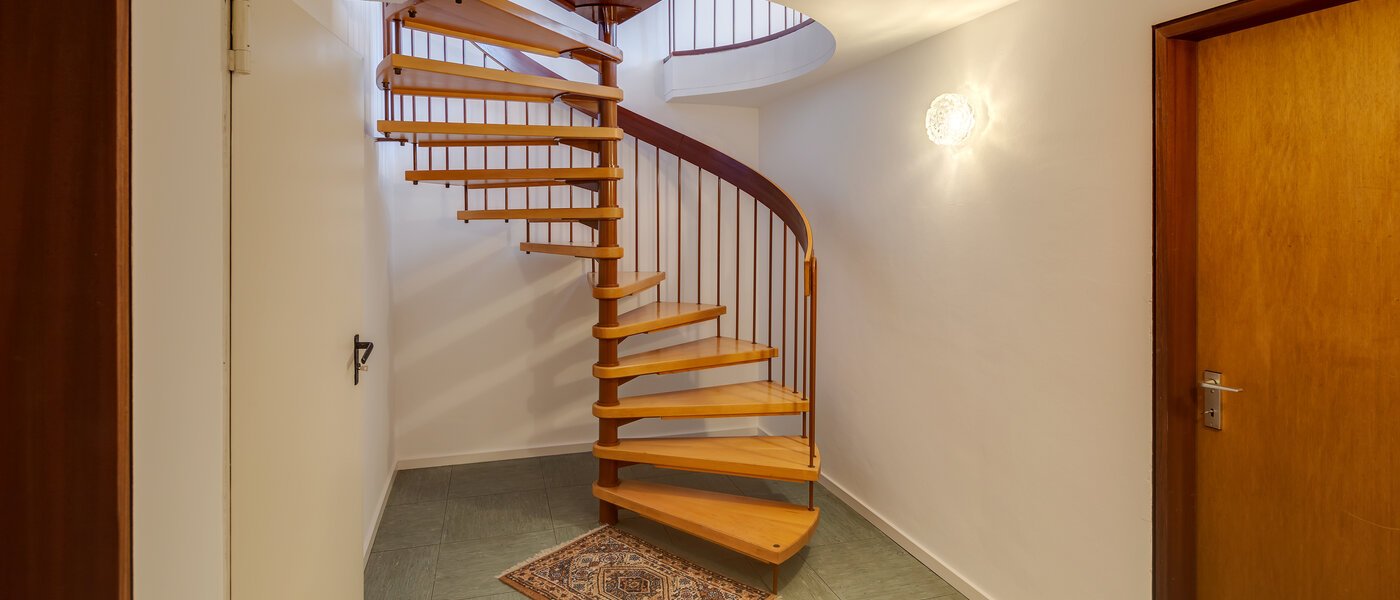 chalet adosado en esquina München Obersendling 05 pasillo 12456