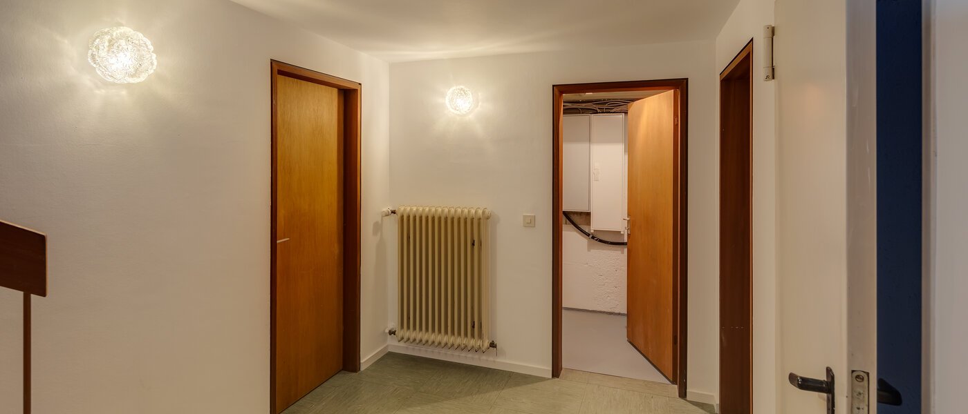 chalet adosado en esquina München Obersendling 06 pasillo 12456