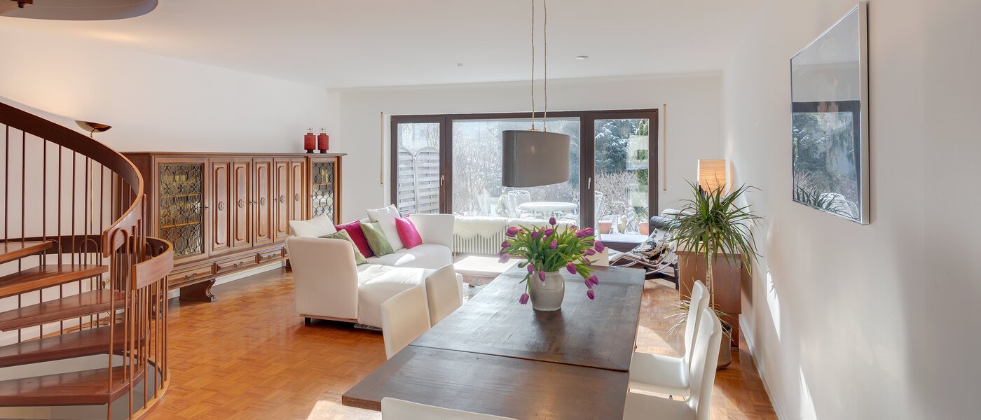 chalet adosado en esquina München Obersendling 01 zona de día  12456