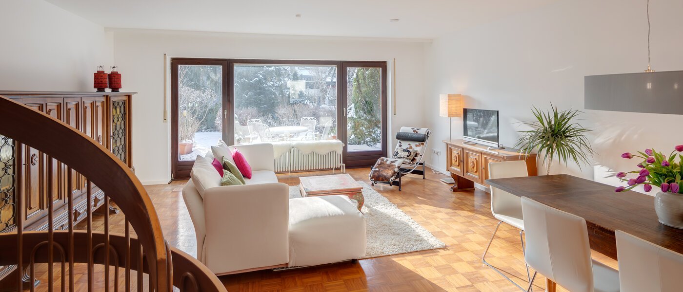 chalet adosado en esquina München Obersendling 02 zona de día  12456