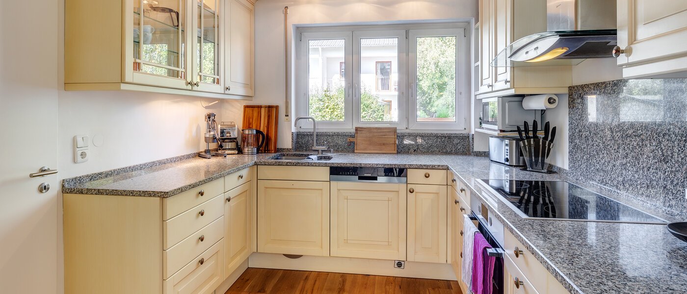 chalet adosado en esquina Eichenau 01 cocina 13696