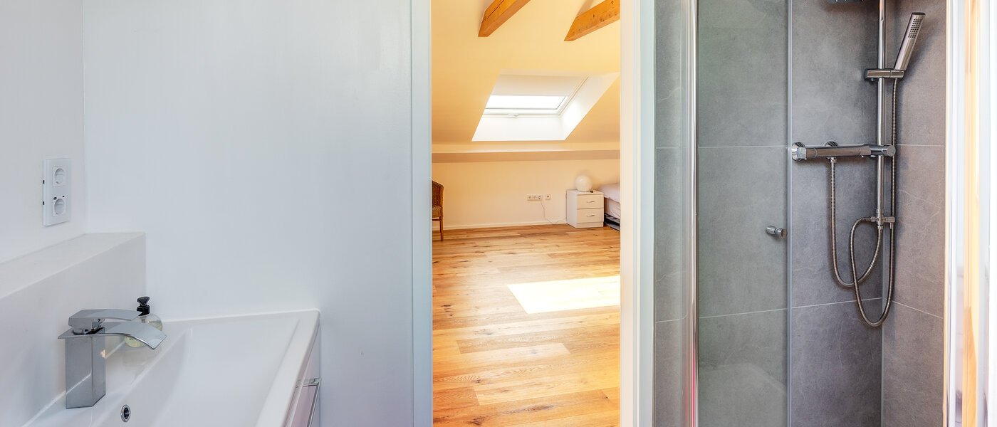 chalet adosado en esquina Eichenau 01 2. baño 13696