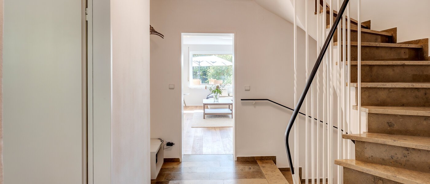 chalet adosado en esquina Eichenau 03 pasillo 13696