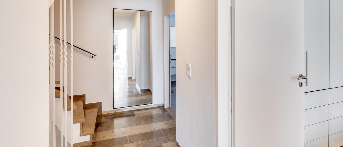 chalet adosado en esquina Eichenau 06 pasillo 13696