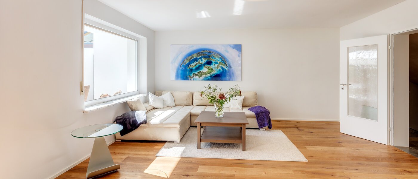 chalet adosado en esquina Eichenau 02 zona de día  13696