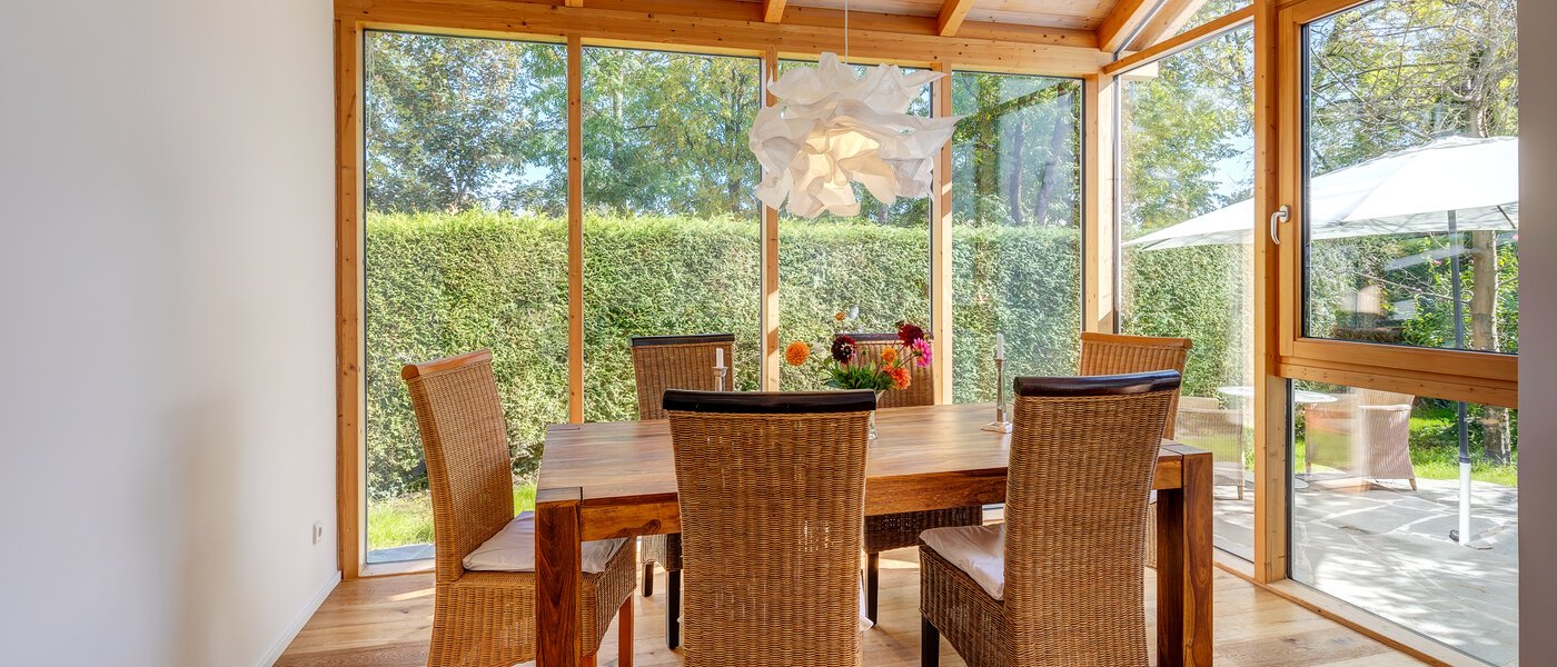 chalet adosado en esquina Eichenau 05 zona de día  13696