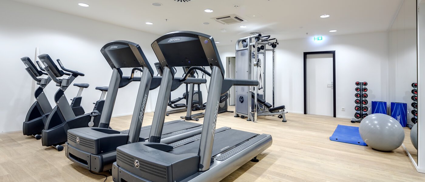 ático con terraza München Neuhausen 01 cuarto de fitness 14699