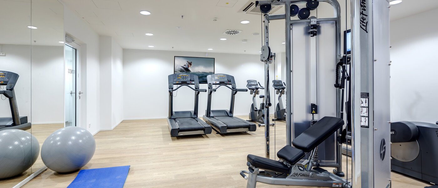 ático con terraza München Neuhausen 02 cuarto de fitness 14699