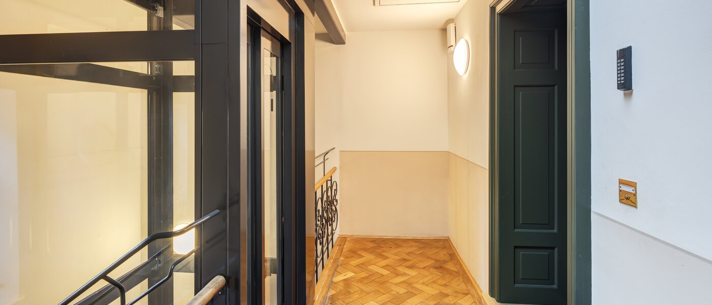 ático München Neuhausen 02 escalera 14709