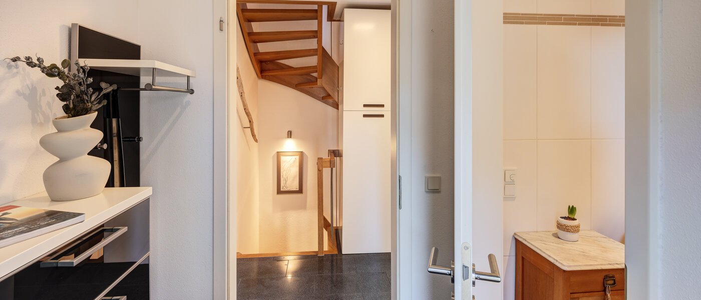 chalet adosado en esquina München Untermenzing 02 pasillo 14723