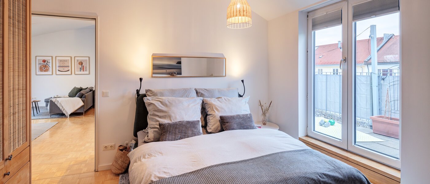 ático con terraza München Maxvorstadt 01 1. dormitorio 14758