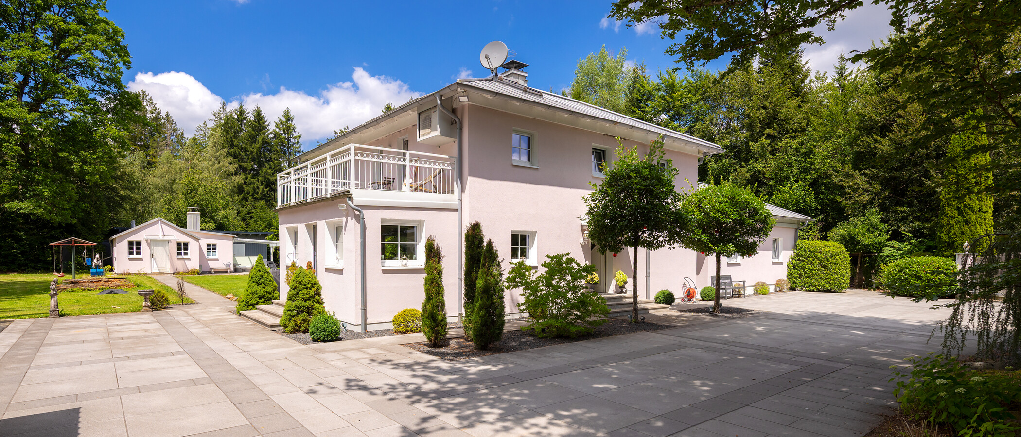 villa Oberhaching 02 Entrada al patio 14925