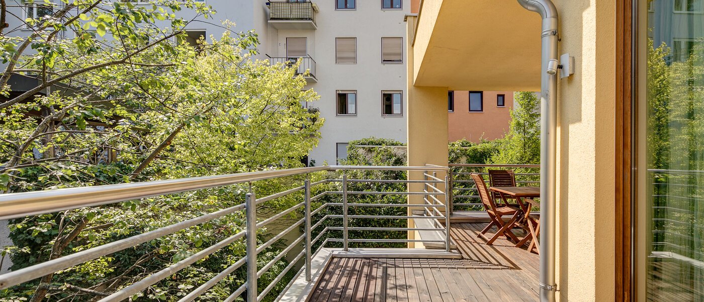 casa pareada München Schwabing (links der Leopoldstraße) 02 balcón 3396