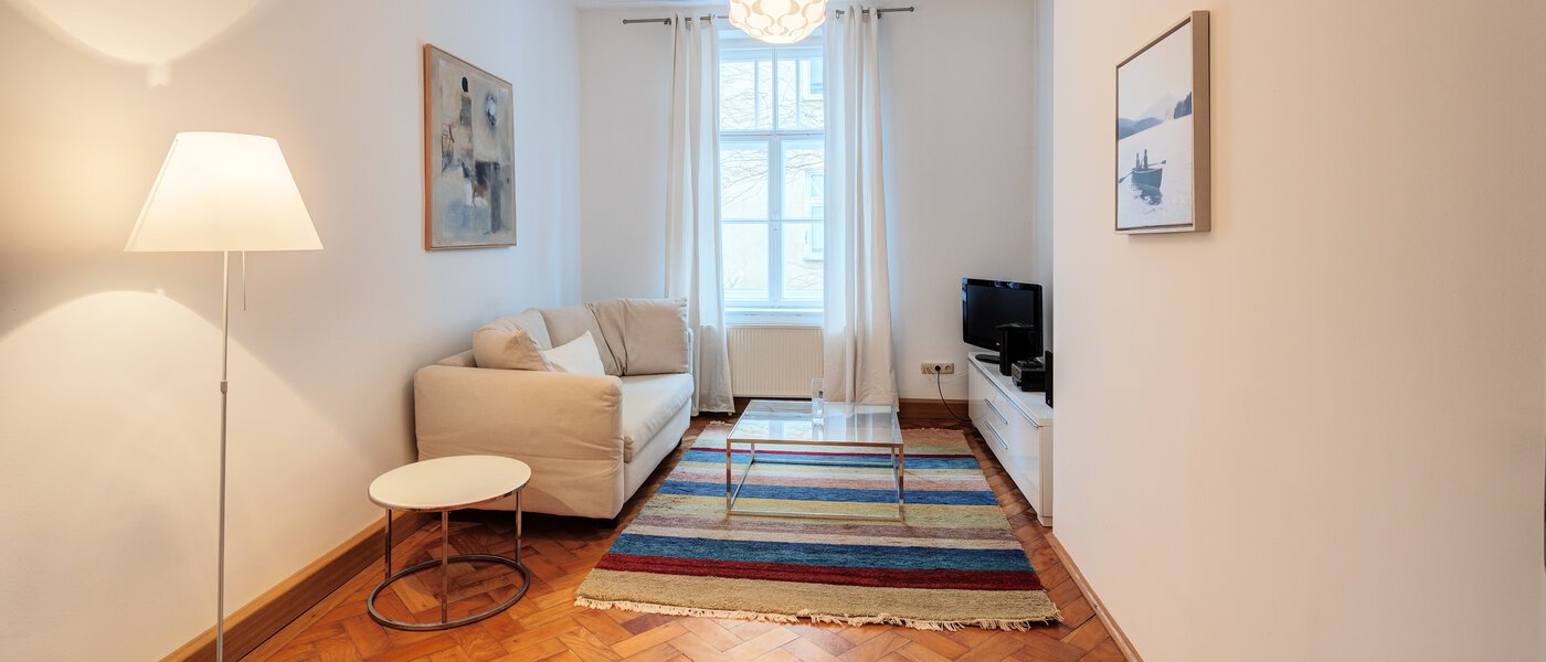 apartamento München Neuhausen 01 sala de estar 5003