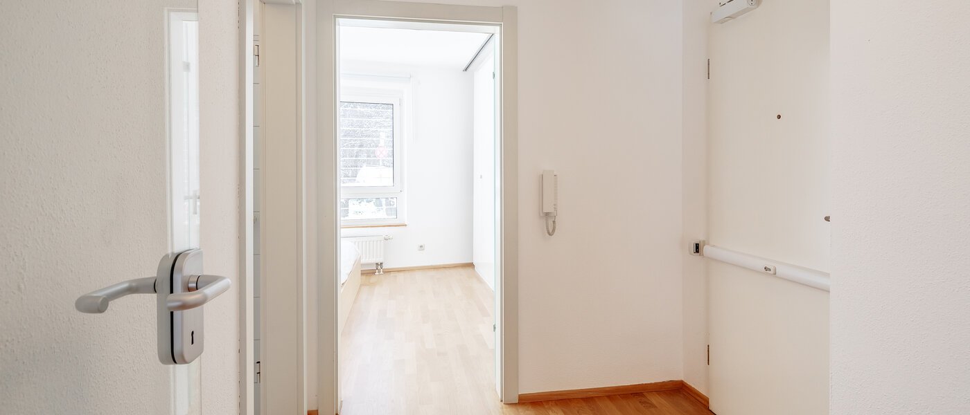 piso con jardín München Au 03 pasillo 5163