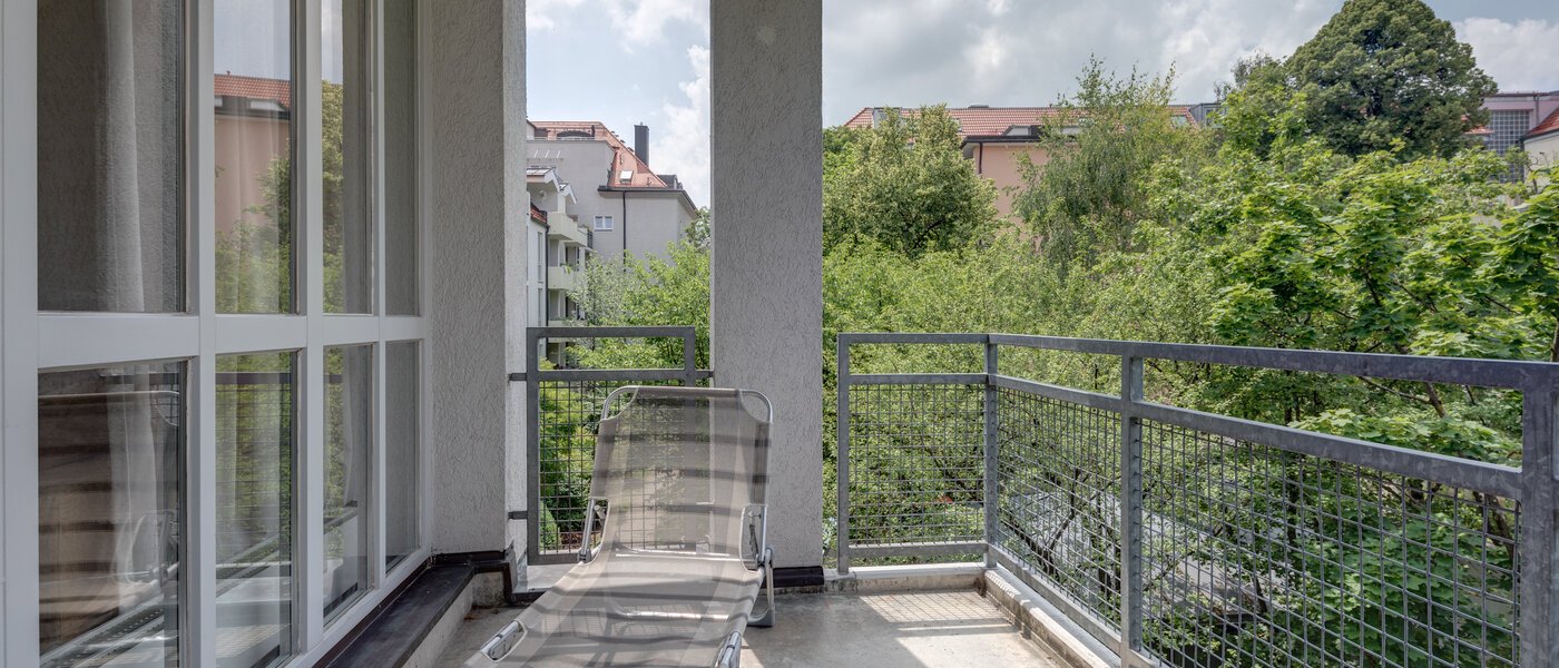 apartamento München Schwabing (links der Leopoldstraße) 02 balcón 9548