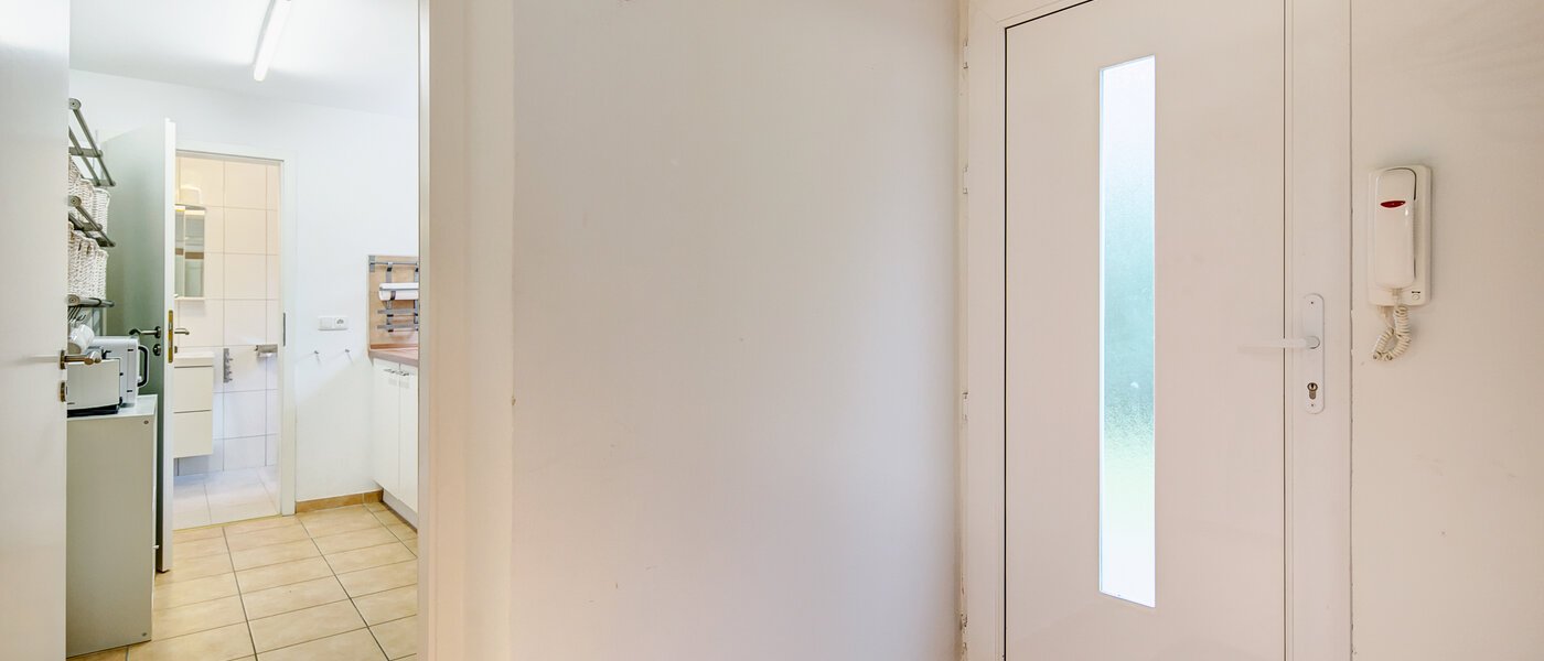 piso con jardín Gauting Stockdorf 01 pasillo 9728