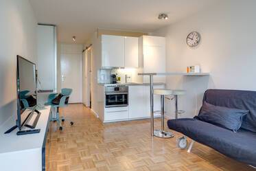 Rotkreuzplatz: Estudio de alta calidad con balcón