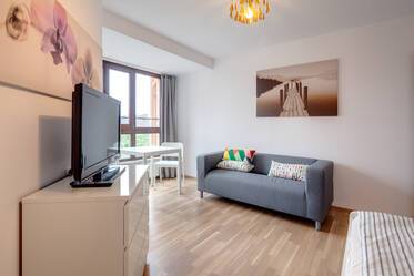 Bonito apartamento amueblado cerca de BMW