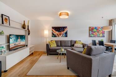 Amplio apartamento de tres habitaciones en alquiler