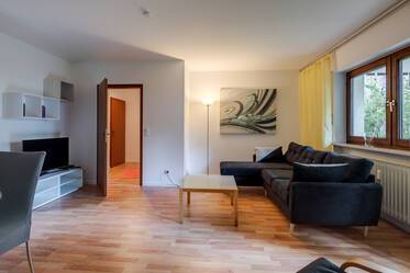 Apartamento recién renovado con jardín e internet.