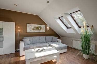 Cerca del Jardín Inglés: ático de 2 habitaciones