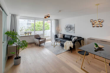 Luminoso apartamento de dos habitaciones con un amplio balcón orientado al oeste
