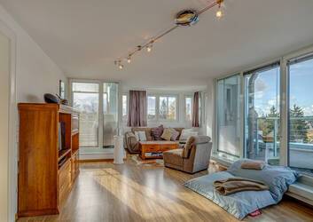 Apartamento dúplex con balcón y azotea