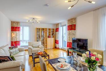 Luminoso apartamento amueblado de 3 habitaciones en alquiler.