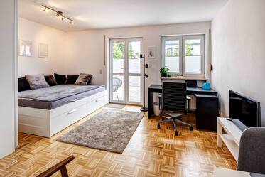 Se alquila apartamento en planta baja con gran terraza