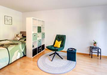 Luminoso y moderno apartamento con balcón en alquiler