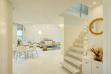 Dúplex con galería amueblado muy bonito en Bogenhausen