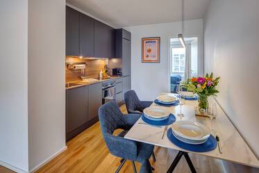 Apartamento nuevo modernamente amueblado con logia