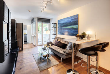 Apartamento de 2 habitaciones de buen gusto en alquiler, cerca de BMW 