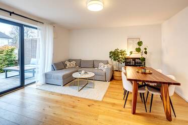 Bonito y cuidado apartamento con jardín