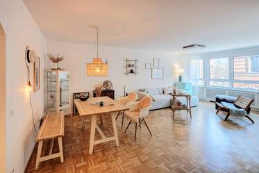 Se alquila generoso apartamento en ubicación privilegiada