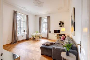 Apartamento histórico en alquiler: techos altos, estuco