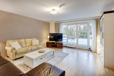 Bonito apartamento con balcón en buen barrio