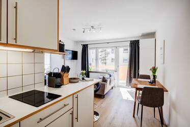 Moosach: apartamento recién amueblado con balcón
