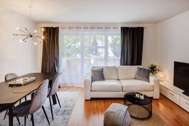 Apartamento en edificio tranquilo con balcón soleado