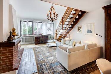 Apartamento galería con mezcla de estilos: antiguo, pero moderno