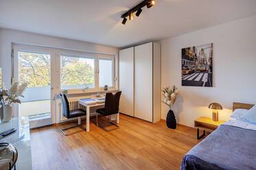 Se alquila: acogedor apartamento con balcón orientado al oeste.