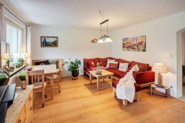 Moderno apartamento de estilo rústico con vistas a la montaña